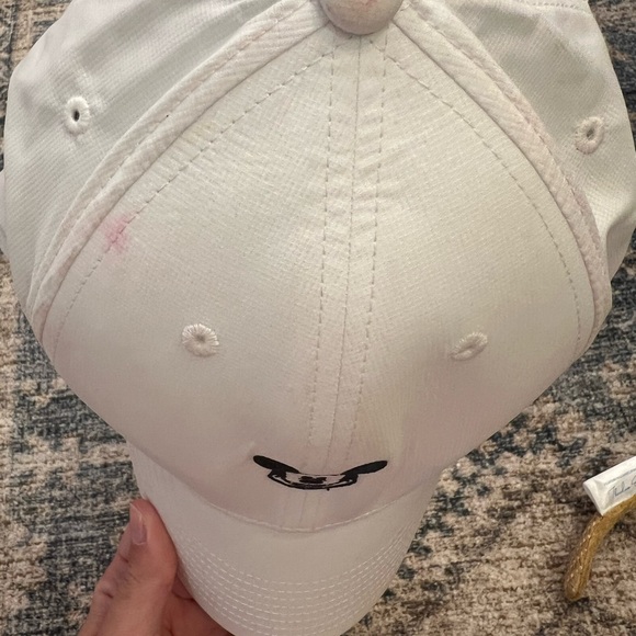 Nike White Mickey Mouse Baseball Cap - Picture 2 of 3